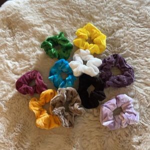 $$❤️❤️☘️ NWOT. Velvet scrunchies various colors come in sets of 10.